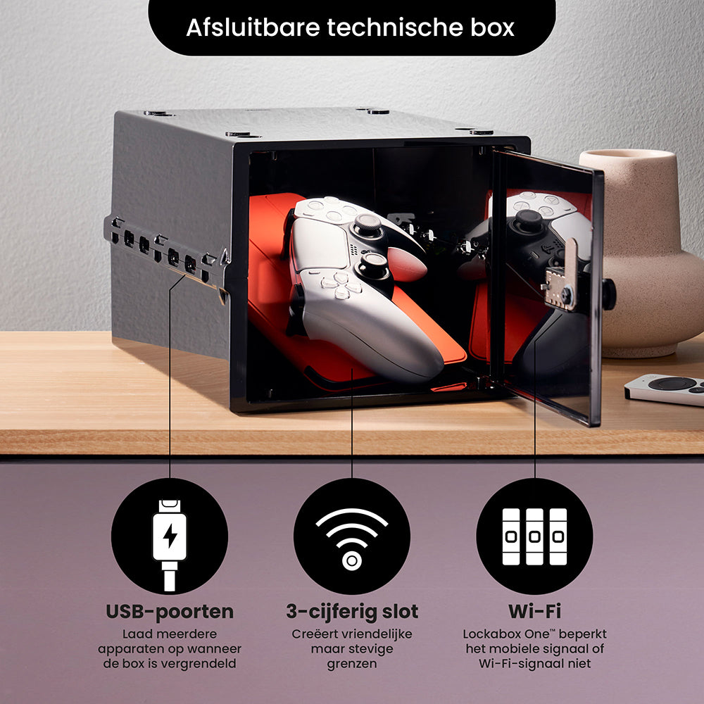 Geopende Lockabox One met gamecontrollers erin, met openingen voor laadkabels en een 3-cijferig slot